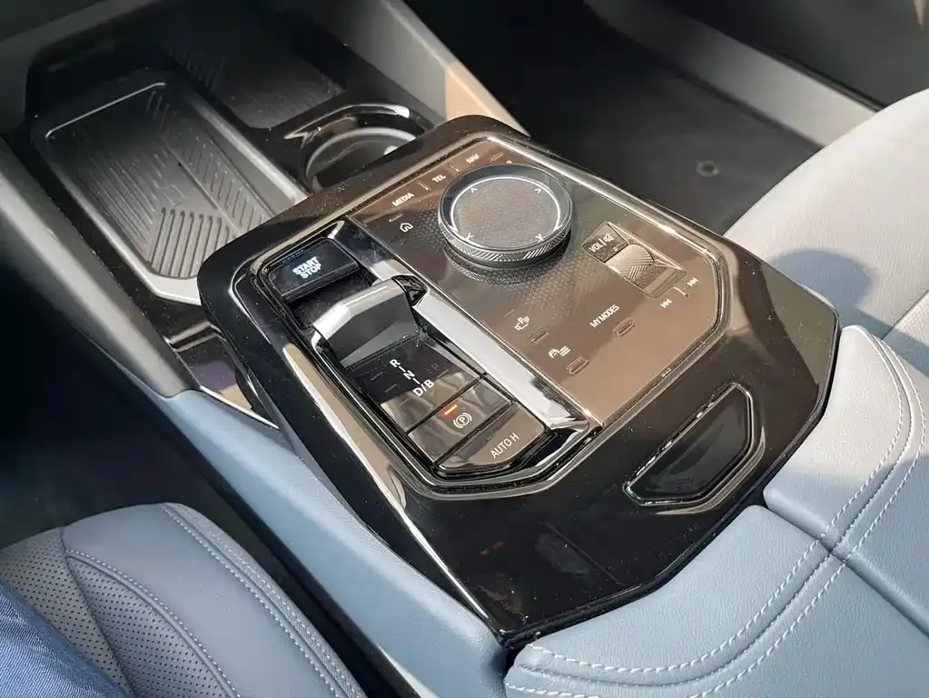 BMW i5 2025 из CN, фото 5