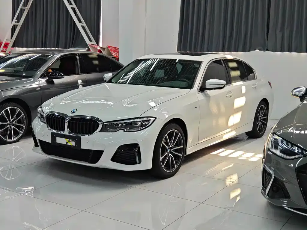 BMW 3 Series 2022 из CN, фото 1
