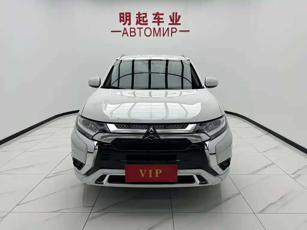Mitsubishi Outlander — фото 10