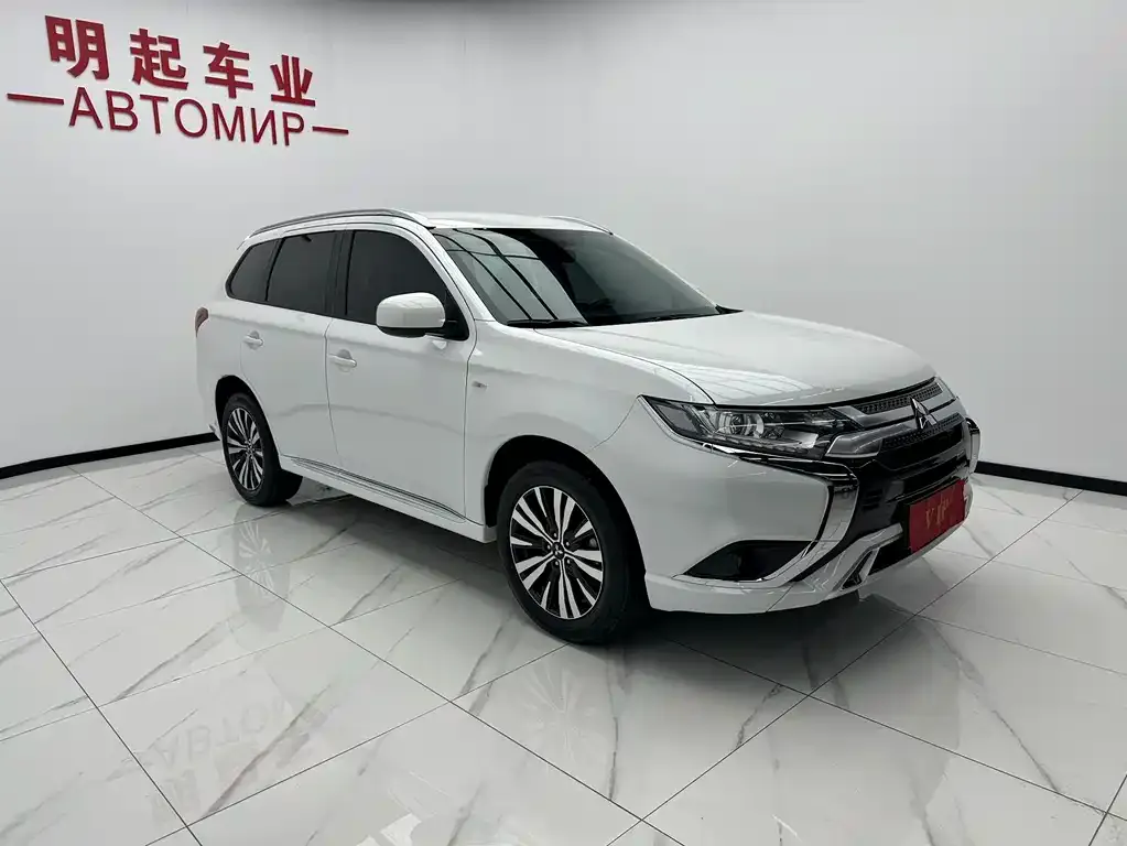 Mitsubishi Outlander — фото 4