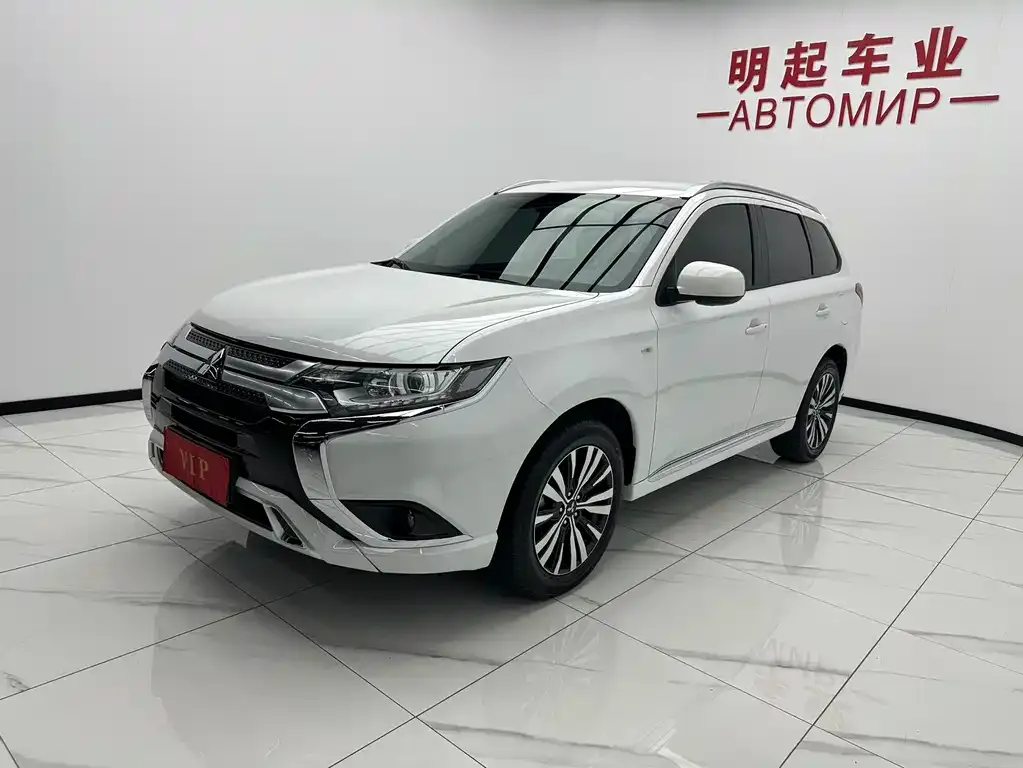 Mitsubishi Outlander — фото 8