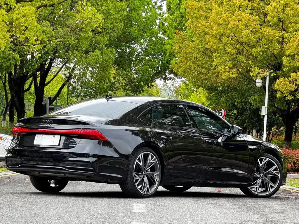 Audi A7L 2023 из CN, фото 9