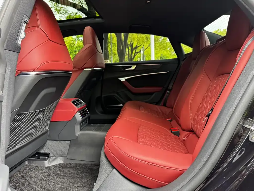 Audi A7L 2023 из CN, фото 3