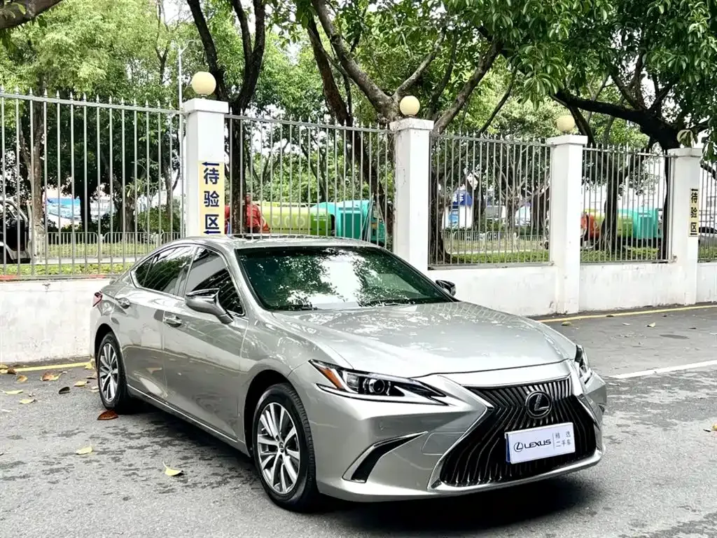 Lexus ES — фото 8