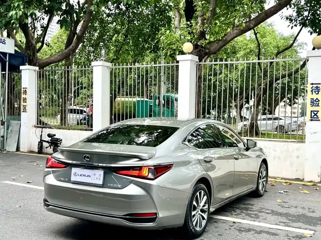 Lexus ES — фото 7