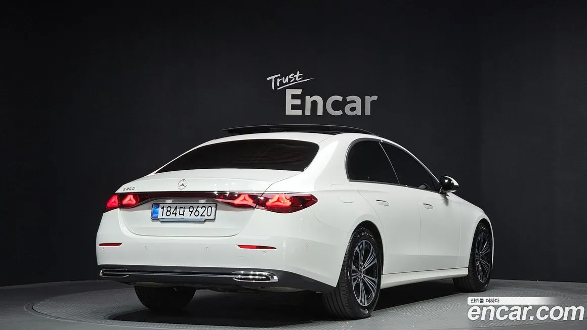 Mercedes-Benz E-Class — фото 7