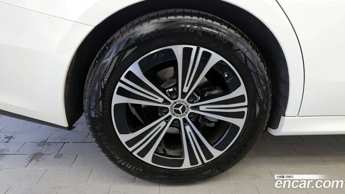 Mercedes-Benz E-Class — фото 4