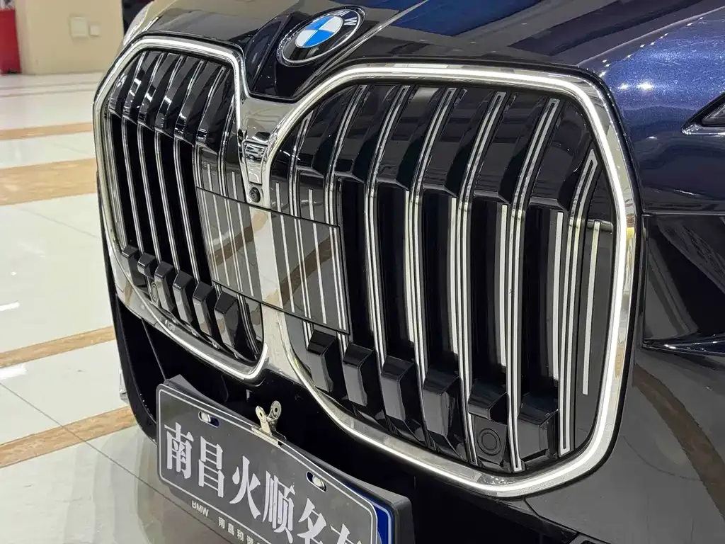 BMW 7 Series — фото 10