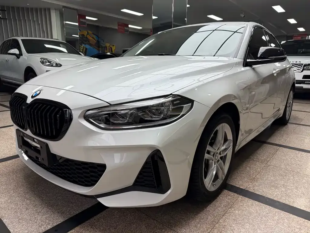 BMW 1 Series 2021 из CN, фото 1
