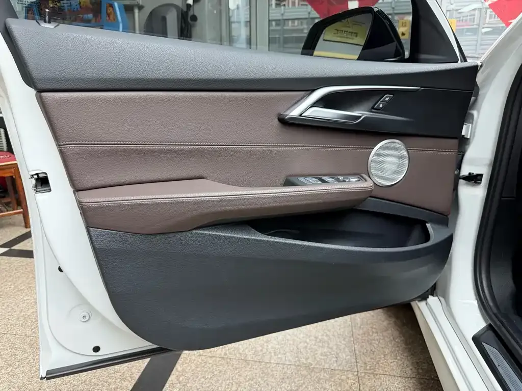 BMW 1 Series 2021 из CN, фото 4