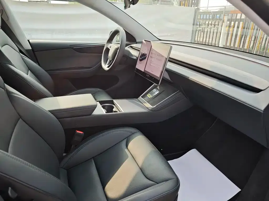 Tesla Model Y — фото 9