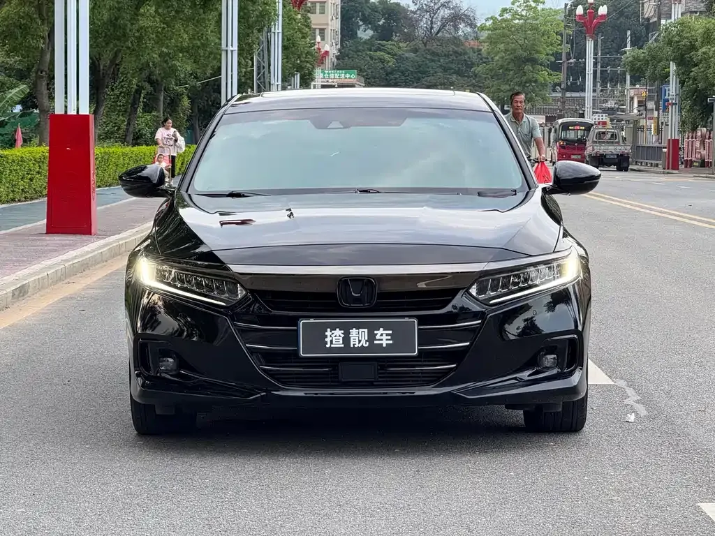 Honda Accord — фото 9