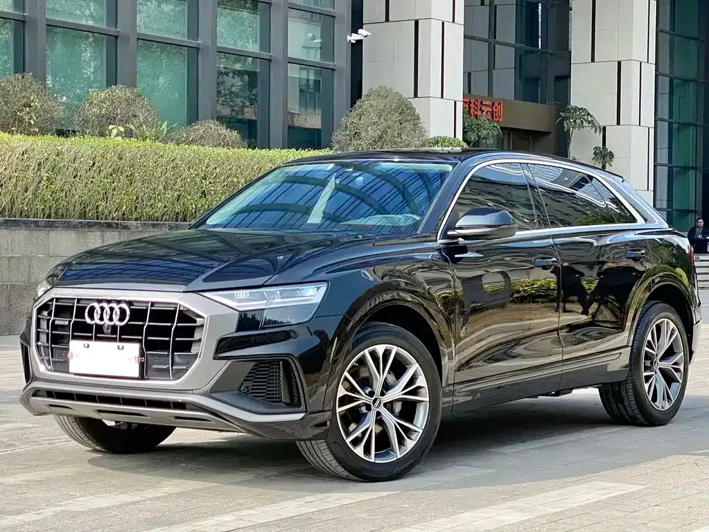 Audi Q8 — фото 1