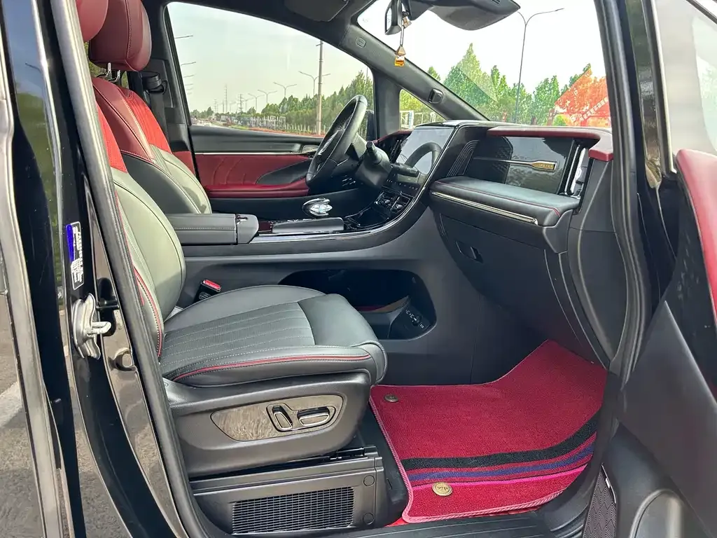 GAC Motor Trumpchi M8 — фото 10