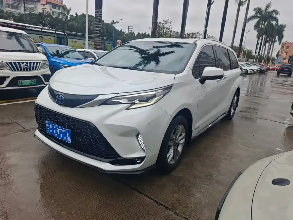 Toyota Sienna 2022 из CN, фото 1