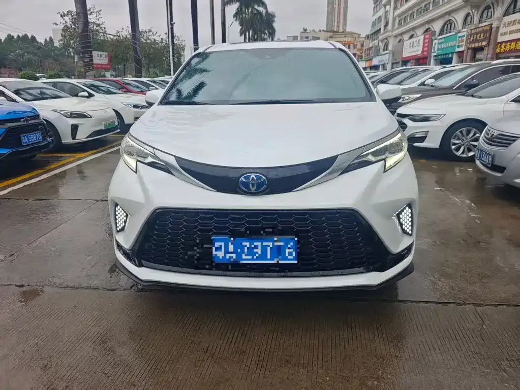 Toyota Sienna 2022 из CN, фото 2