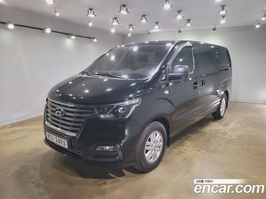 Hyundai Starex — фото 1