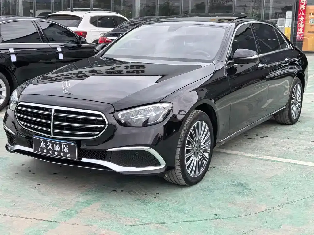 Mercedes-Benz E-Class — фото 1