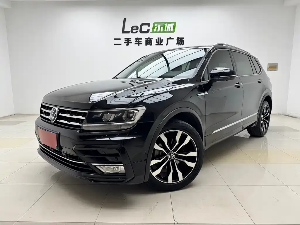 Volkswagen Tiguan L — фото 1