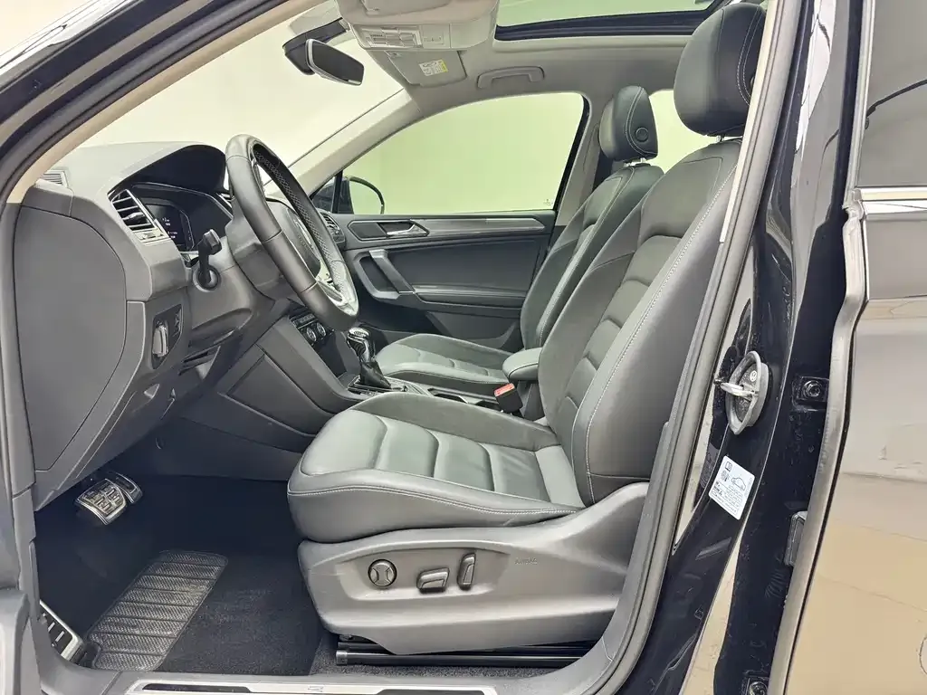 Volkswagen Tiguan L — фото 7