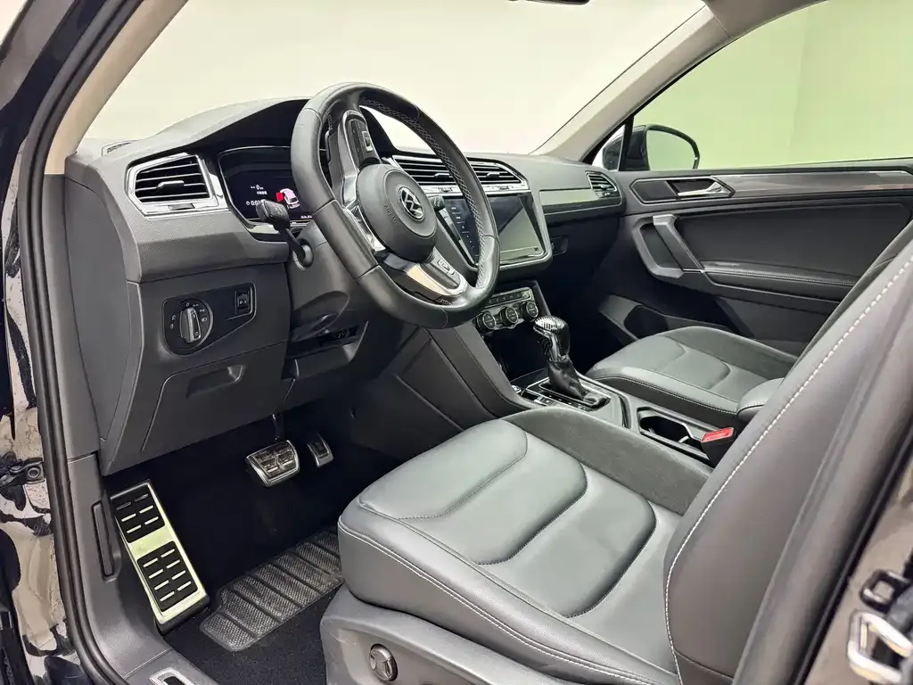 Volkswagen Tiguan L — фото 2