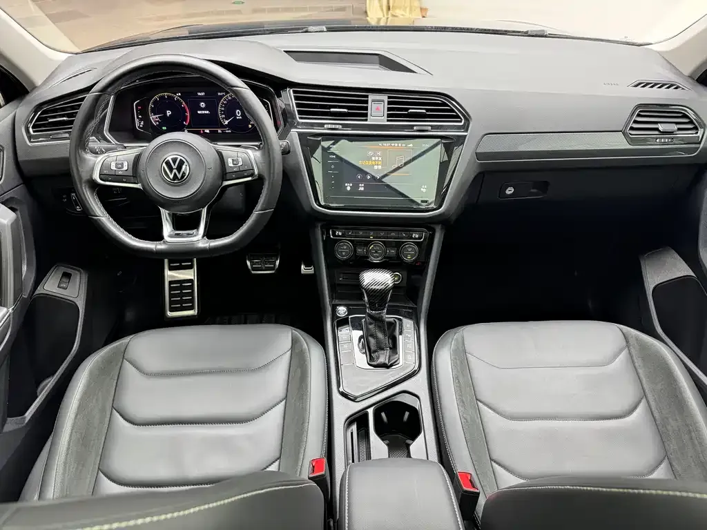 Volkswagen Tiguan L — фото 4