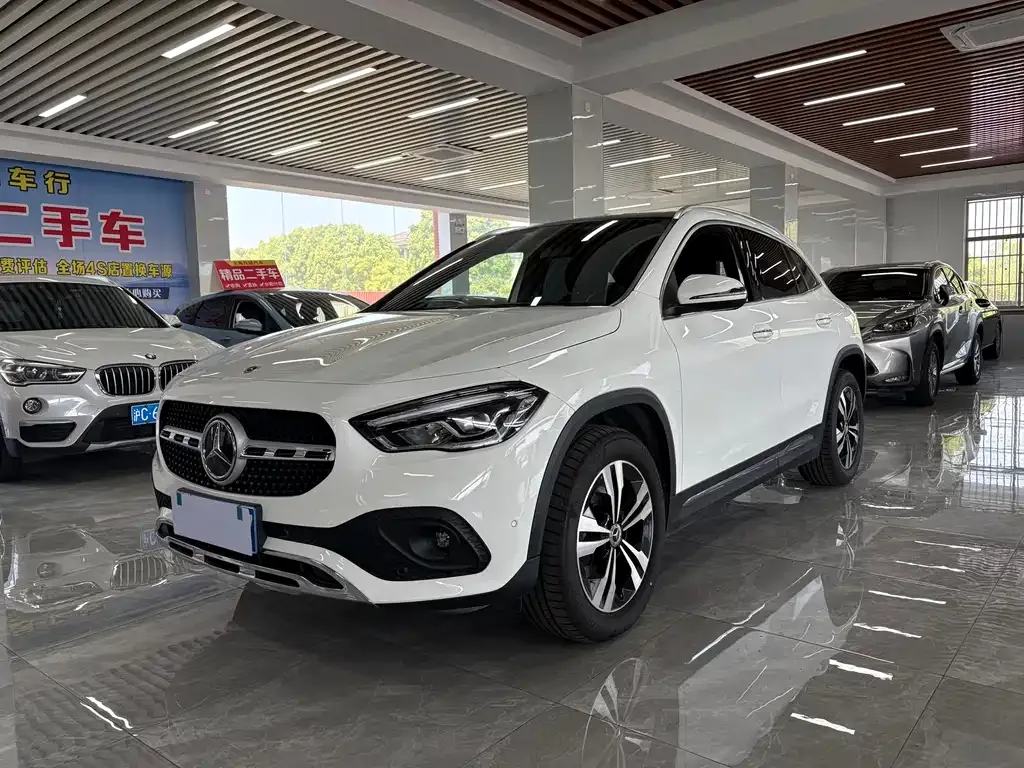 Mercedes-Benz GLA — фото 1