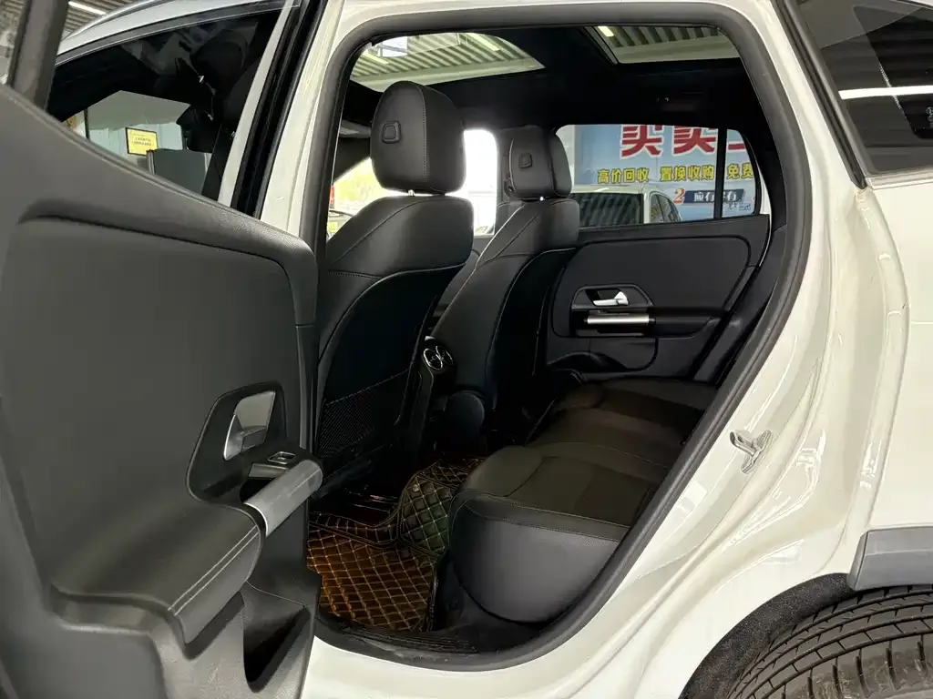 Mercedes-Benz GLA — фото 10