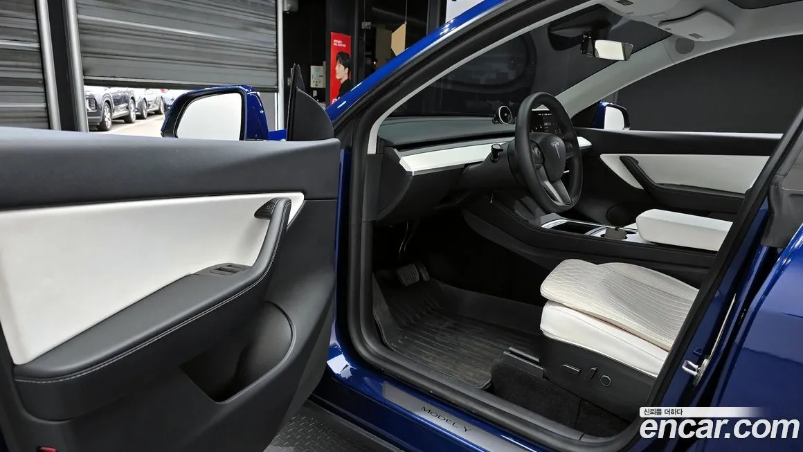 Tesla Model Y — фото 10