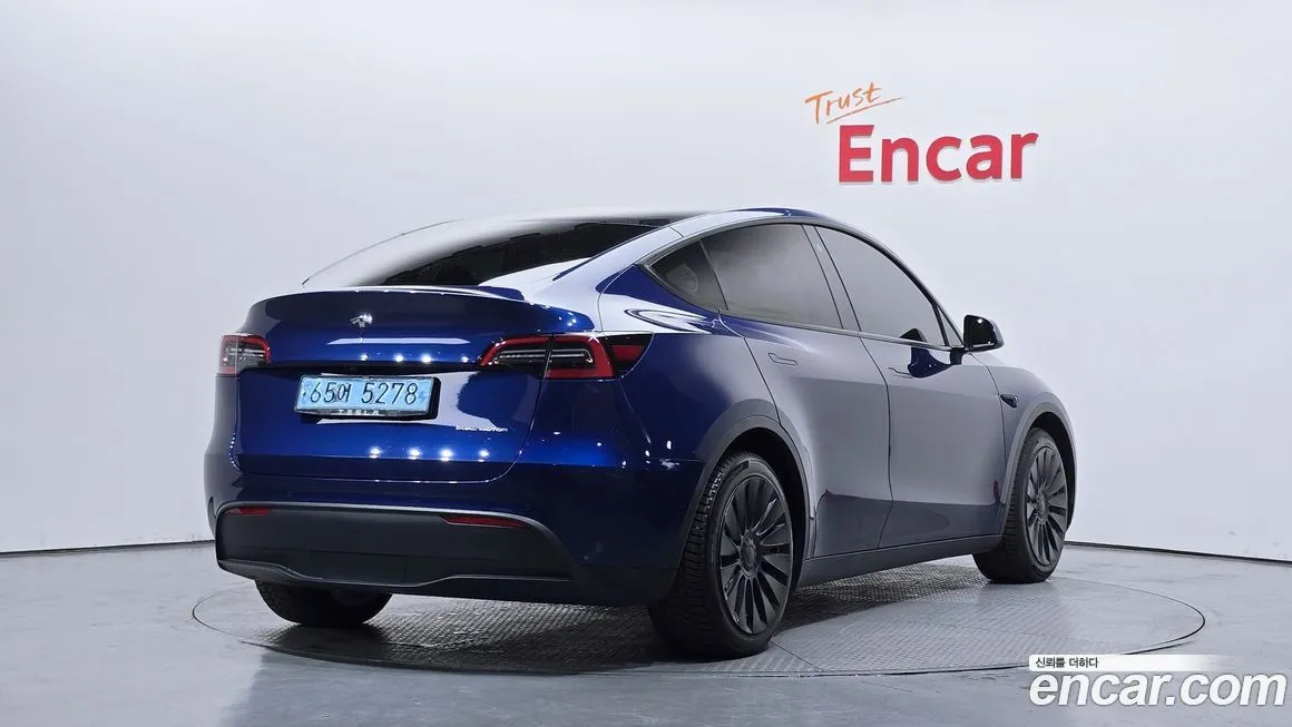 Tesla Model Y — фото 9