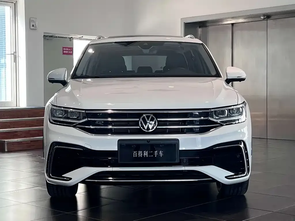 Volkswagen Tiguan L — фото 9