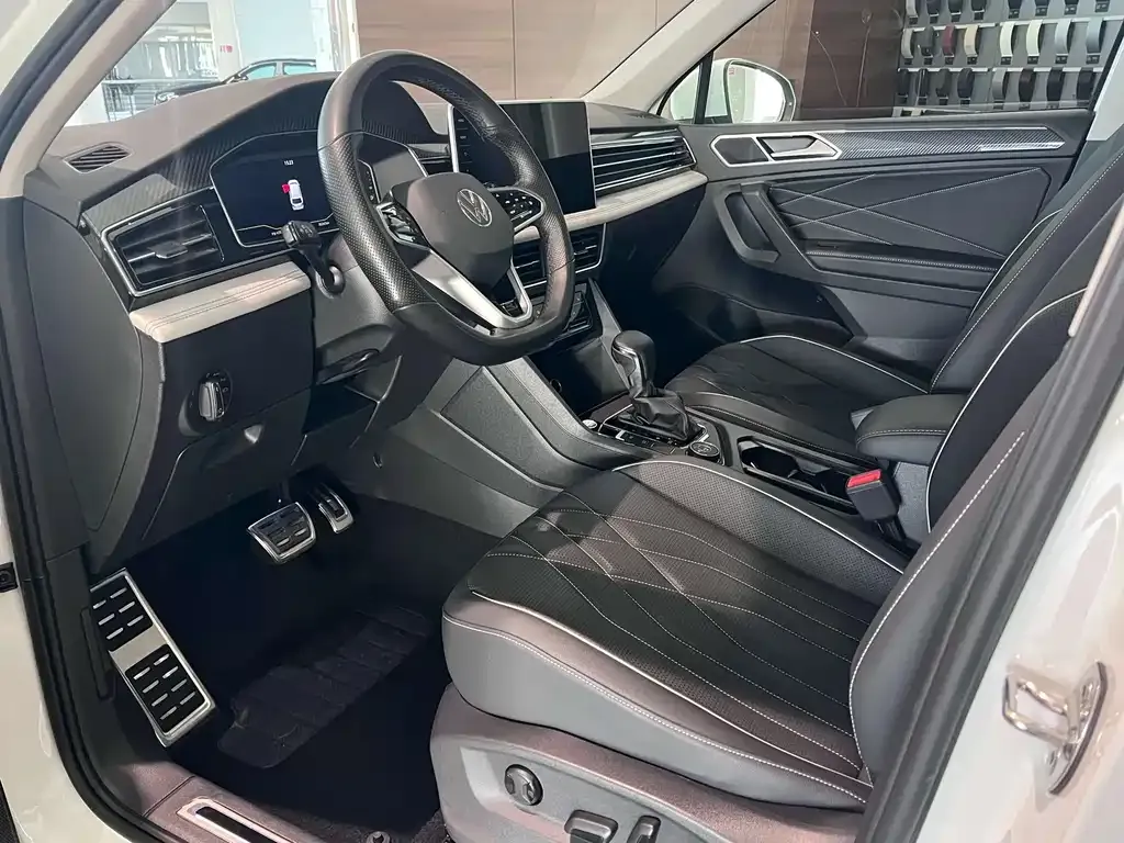 Volkswagen Tiguan L — фото 7