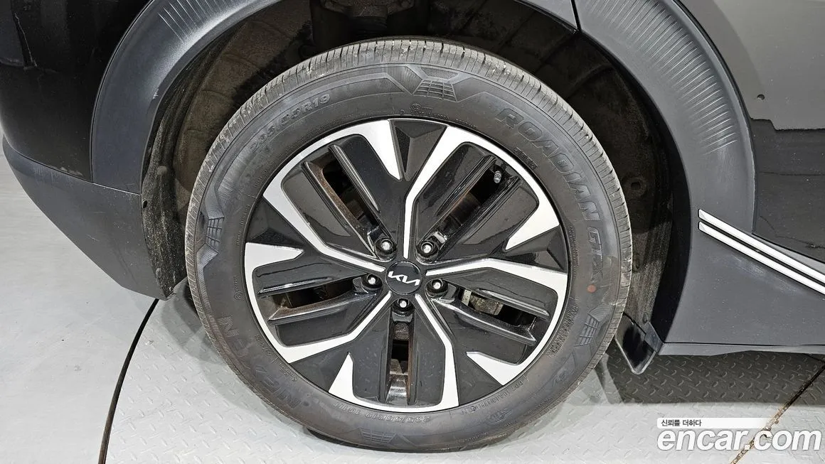 Kia EV6 — фото 8