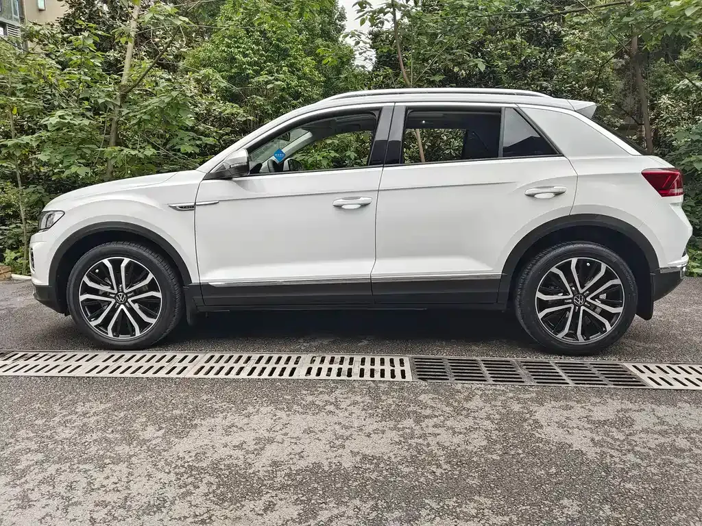 Volkswagen T-Roc — фото 8