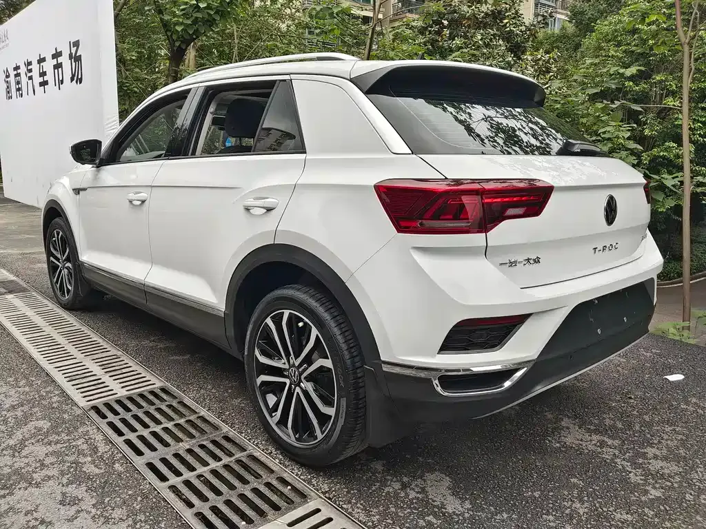 Volkswagen T-Roc — фото 6