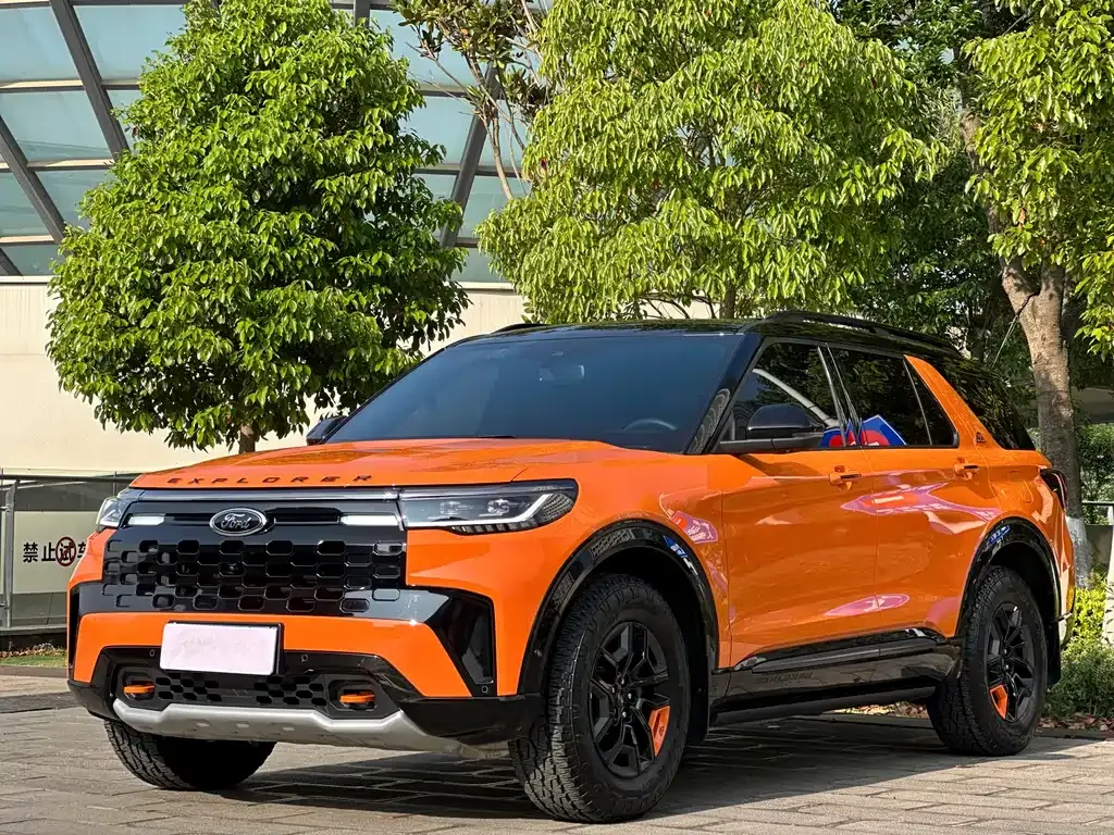 Ford Explorer 2023 из CN, фото 1