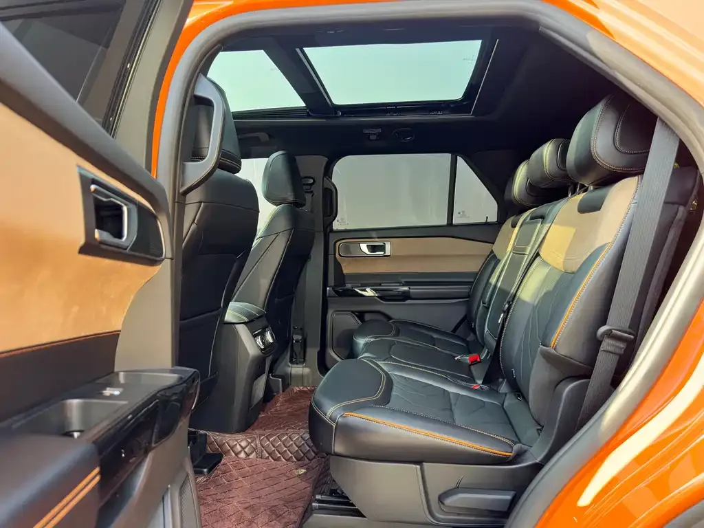 Ford Explorer 2023 из CN, фото 3
