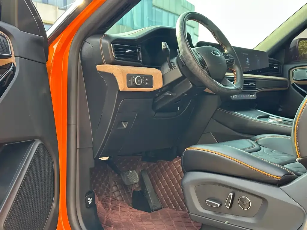 Ford Explorer 2023 из CN, фото 2