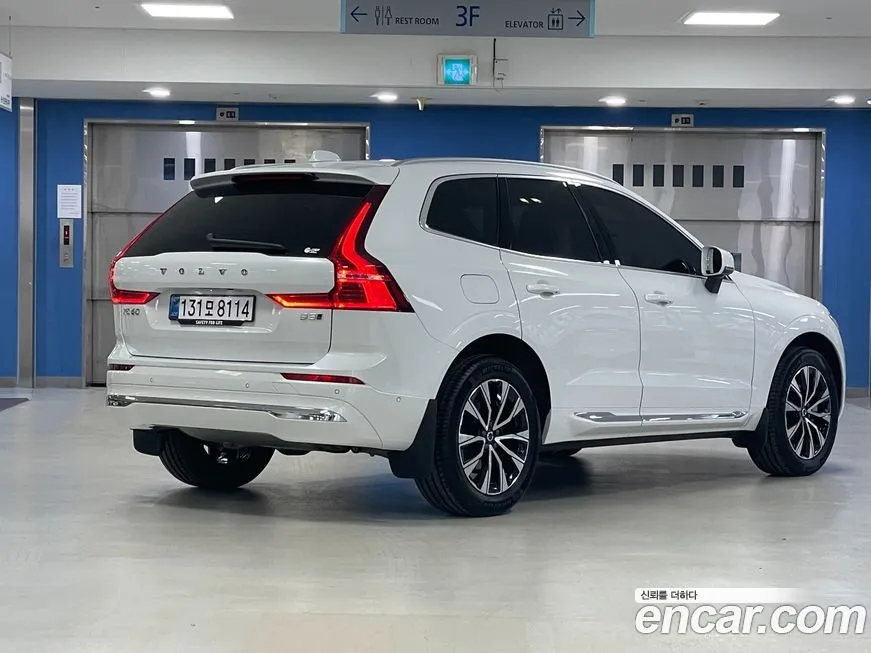 Volvo XC60 — фото 10