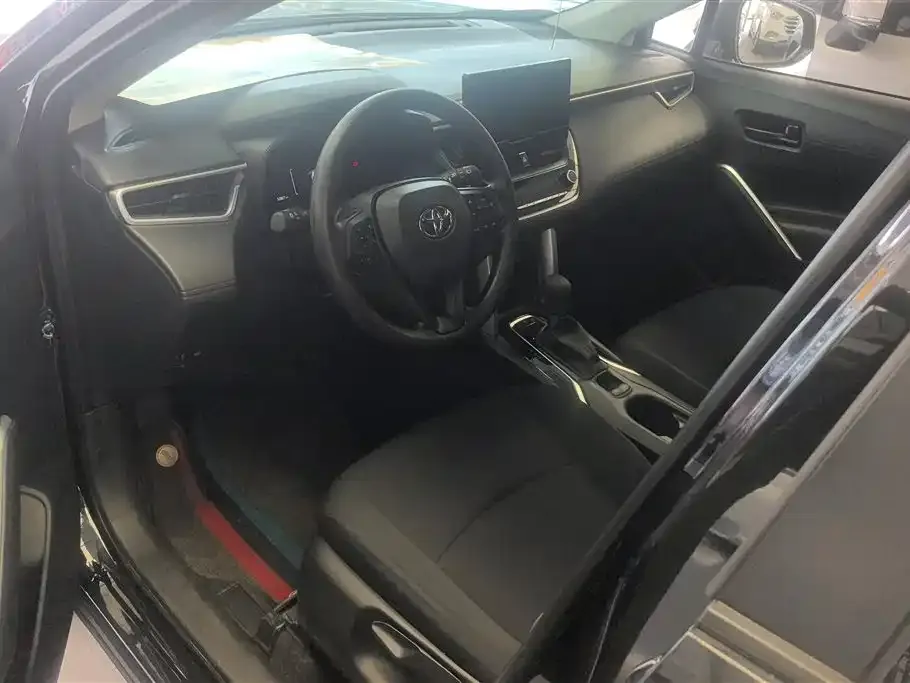 Toyota Corolla Cross — фото 6