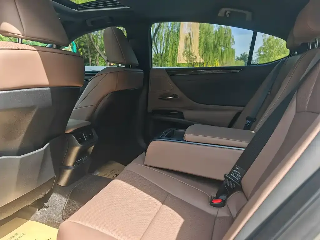 Lexus ES 2024 из CN, фото 3