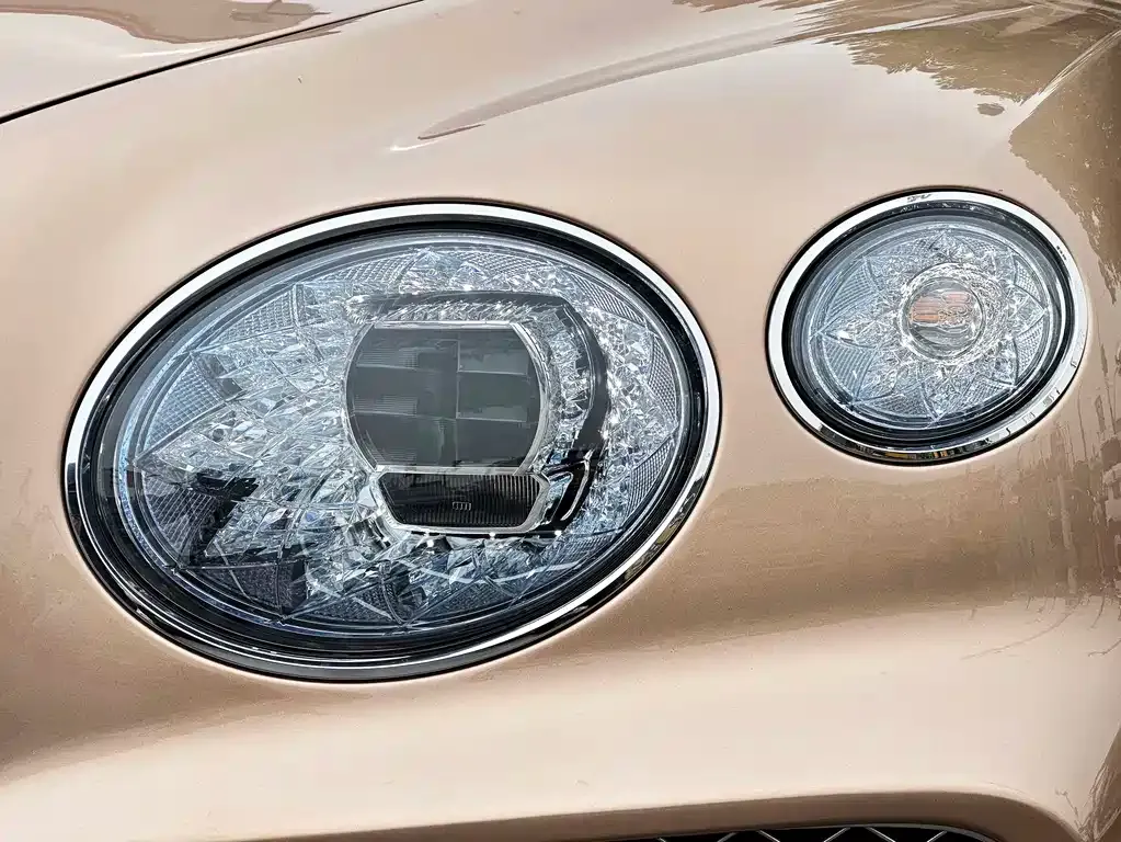Bentley Bentayga — фото 8