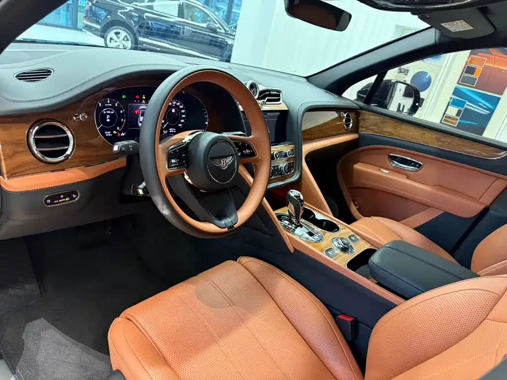 Bentley Bentayga — фото 10