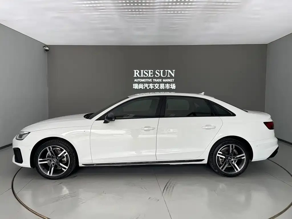 Audi A4L 2022 из CN, фото 9