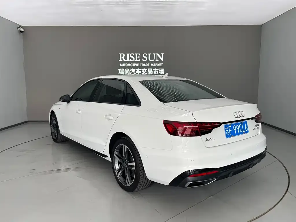 Audi A4L 2022 из CN, фото 4