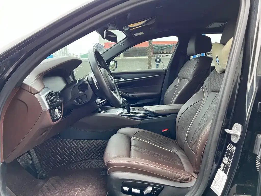 BMW 5 Series 2022 из CN, фото 2