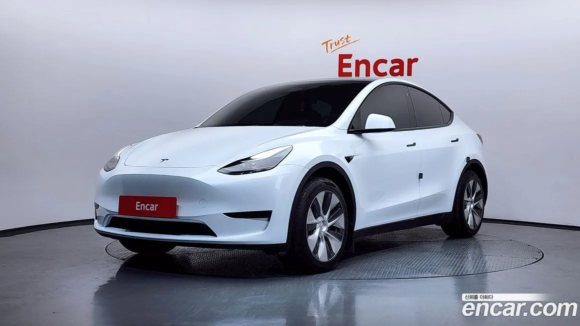 Tesla Model Y — фото 1