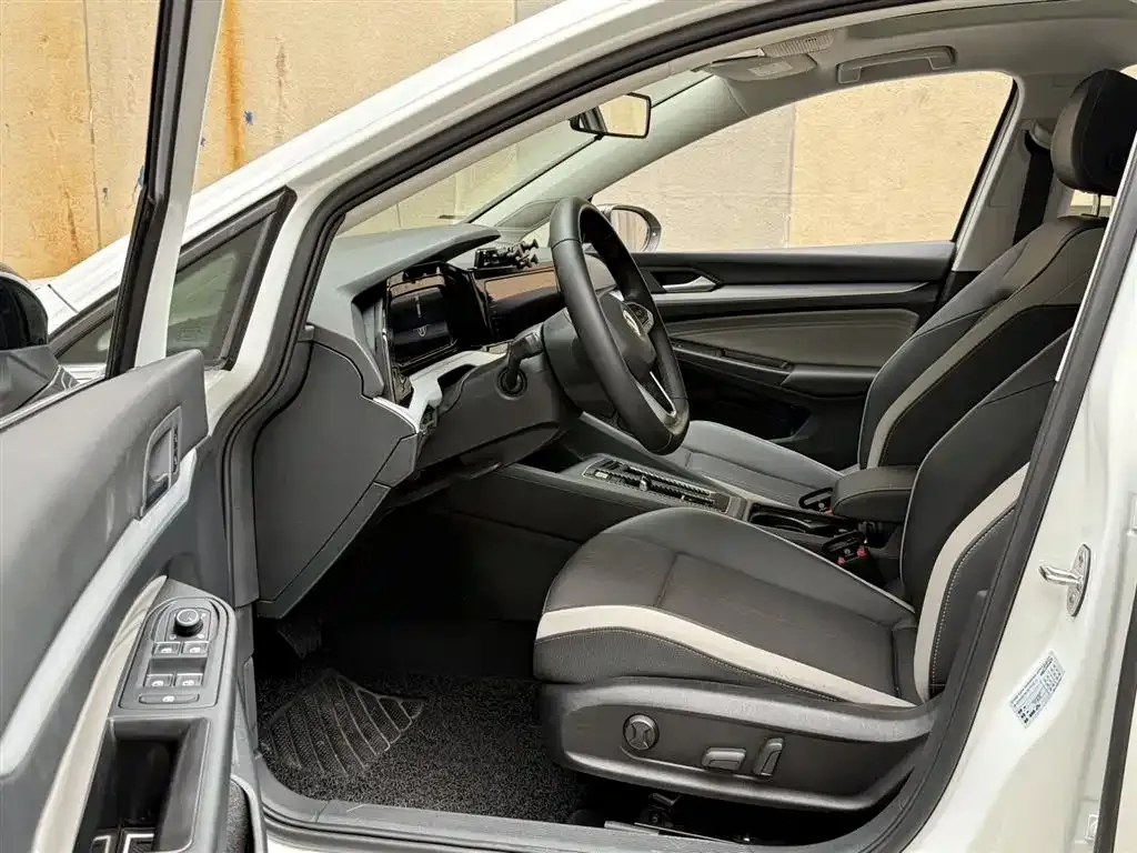 Volkswagen Golf 2021 из CN, фото 4