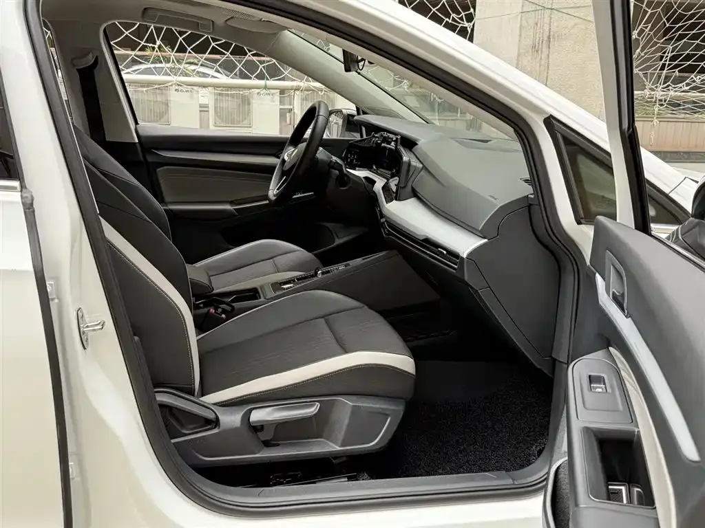 Volkswagen Golf 2021 из CN, фото 3