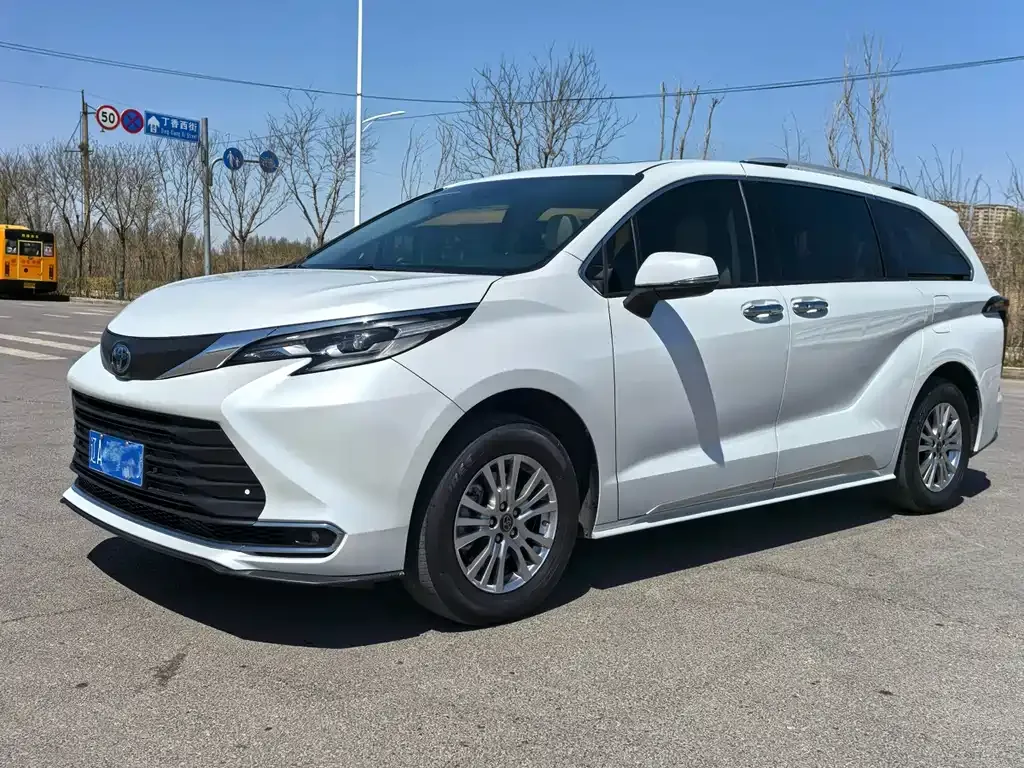 Toyota Sienna 2022 из CN, фото 1